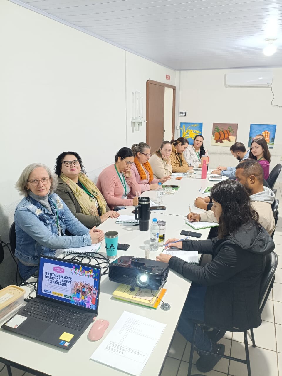 Equipe e participantes em reunião de planejamento
